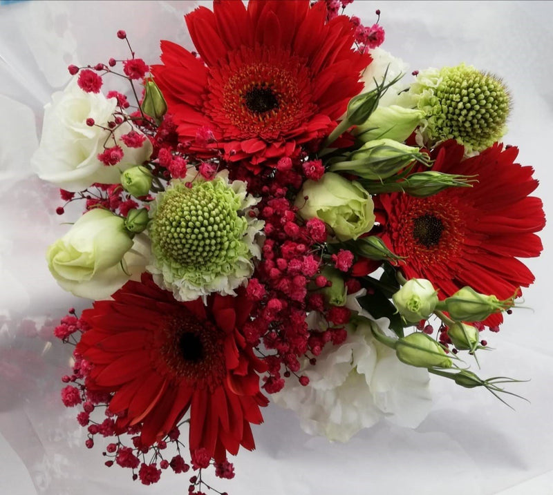 Buy Online High quality and Fresh Christmas Spirit Bouquet - Greenchoice Flowers